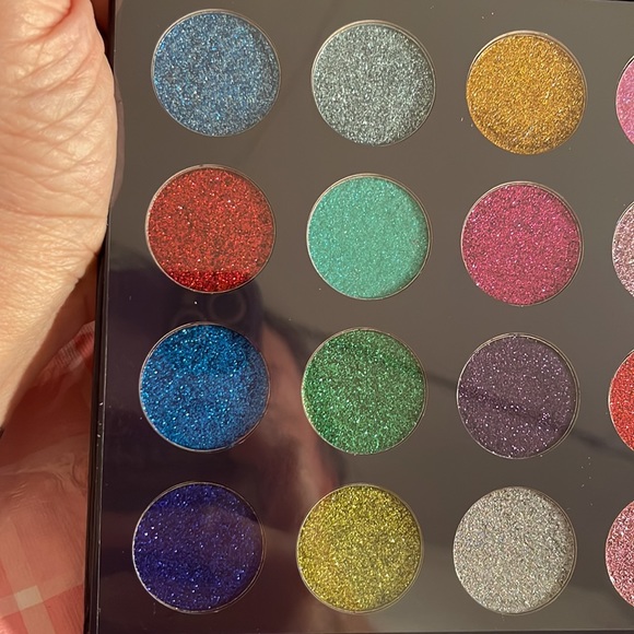 🎈SALE🎈🎀#44.MAKEUP 24-GLITTER EYESHADOW PALETTE🎀 - Picture 1 of 5